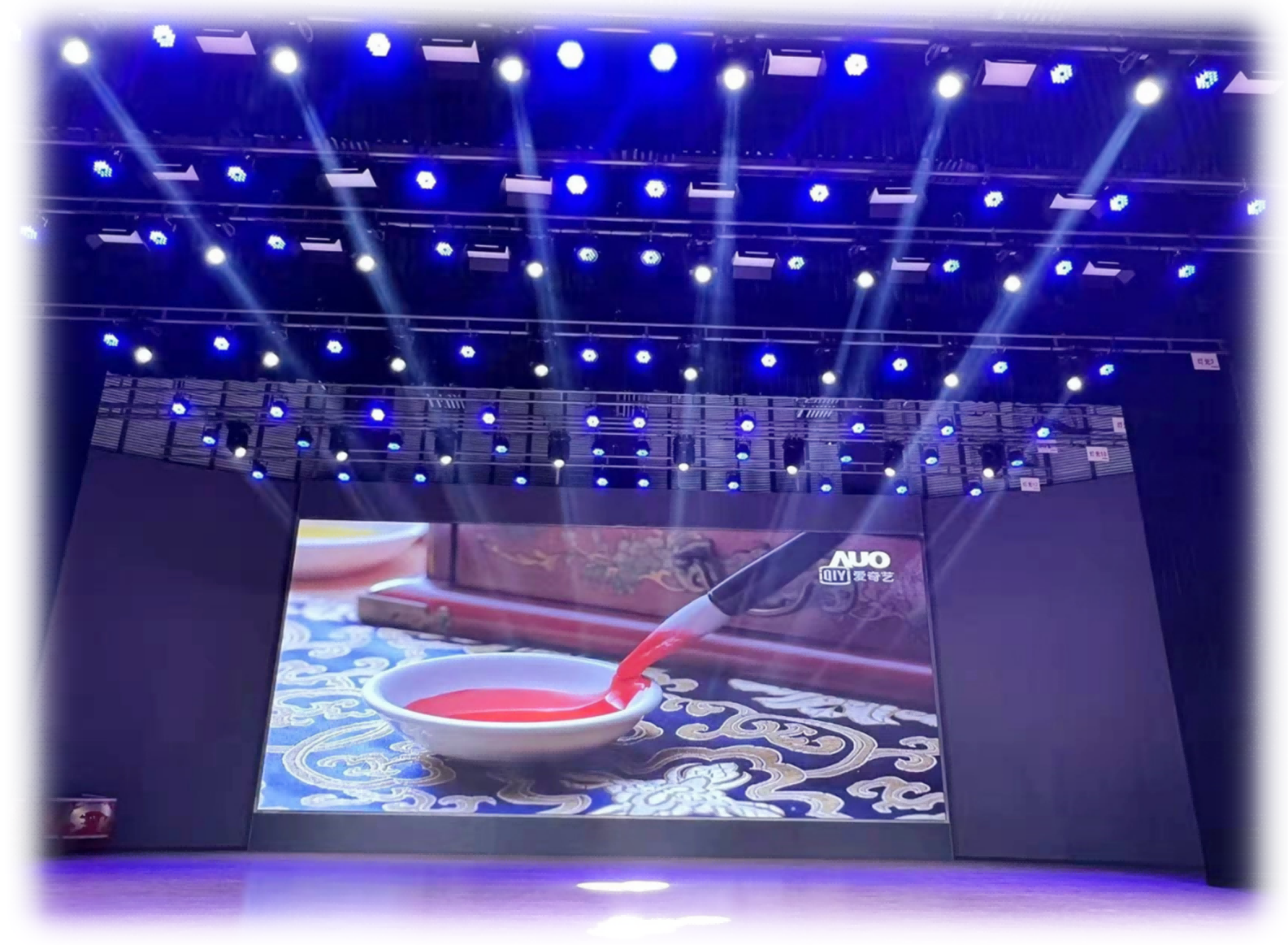 祝贺公司新项目某学校礼堂设备安装调试竣工